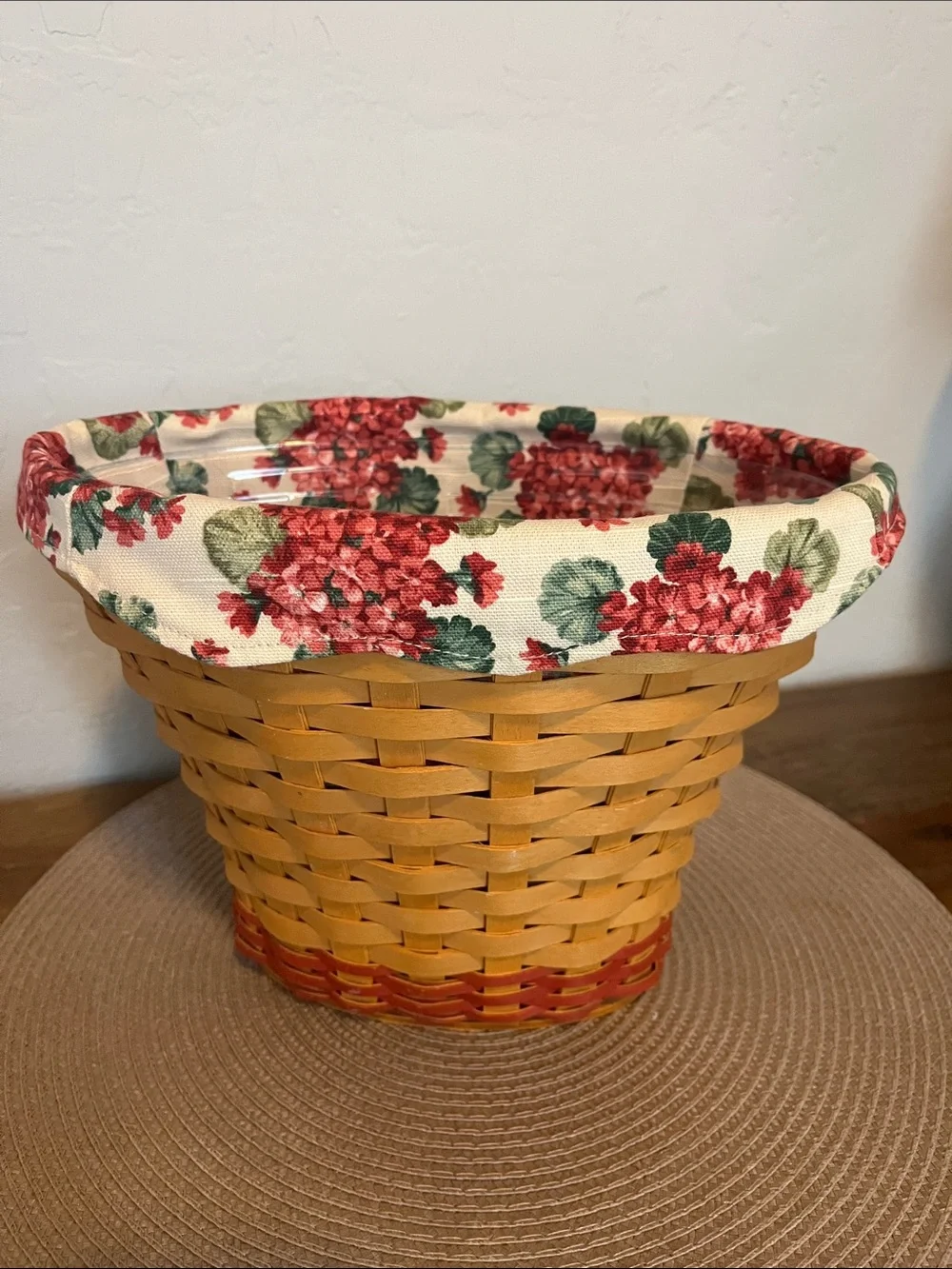 Longaberger 2002 Geranium Basket with Protector and Liner